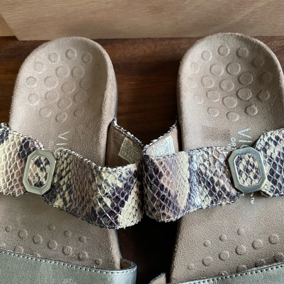 Vionic Camila Slides Sandals Snake Print Gray Double Strap Flat Shoes Womens 7 - Picture 3 of 9